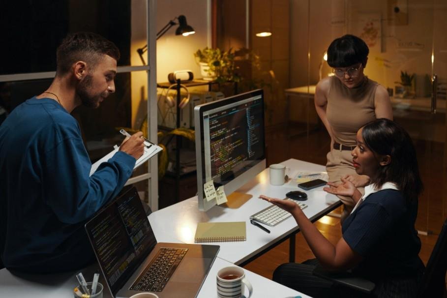 Custom Web Solutions: Why Riyadh & Jeddah Lead in Web Design and Development